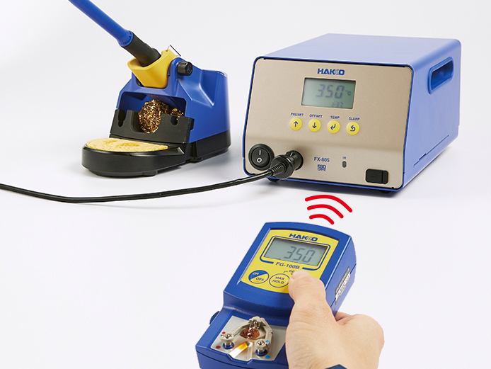 Automatic calibration and correction can be completed by sending the measured temperature value via infrared
