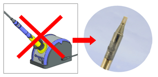 Do not leave the soldering iron in the HAKKO FT-710 when both are switched on. Doing so will cause the tip to be burnt black as shown in the photo.
